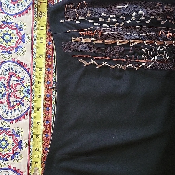 Gorgeous Chriatain Lacroix Skirt. Size 38 - Picture 8 of 8